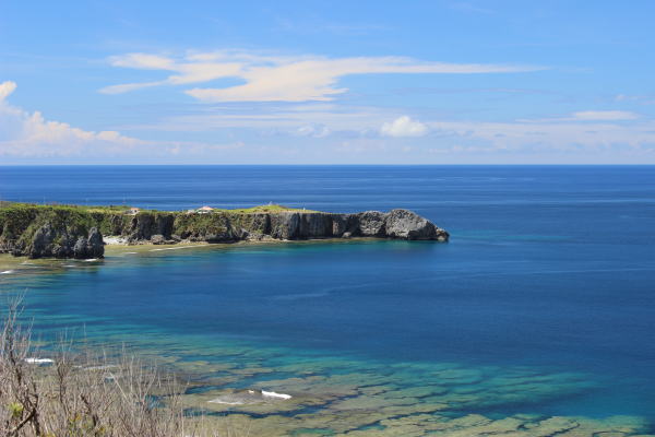 辺戸岬 眼下の海がとってもきれいな沖縄本島最北端の岬